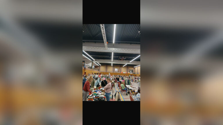 Grote kleding en speelgoedbeurs Westerhaar — rommel-en-vlooienmarkt in Hardenberg